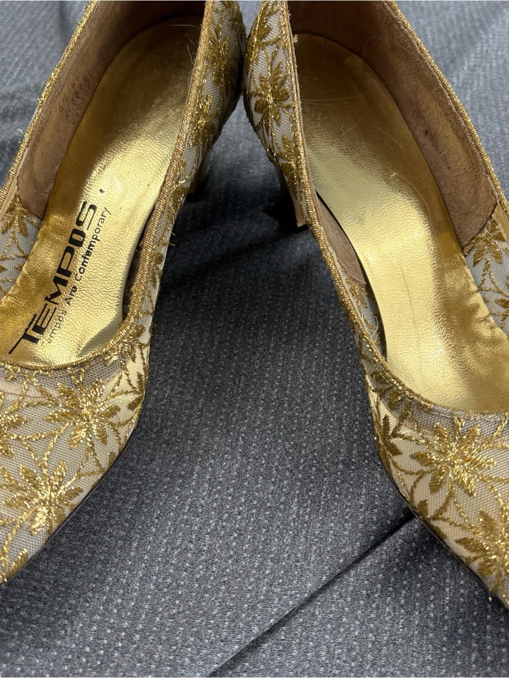 Vintage 1960s Gold Floral Embroidered Women’s Heels size 6.5